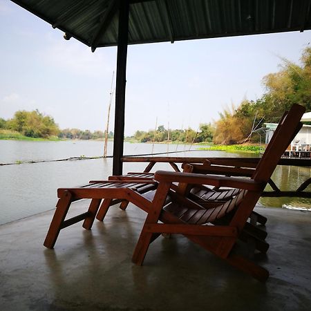 River Marina Resort يوثاي ثاني الغرفة الصورة